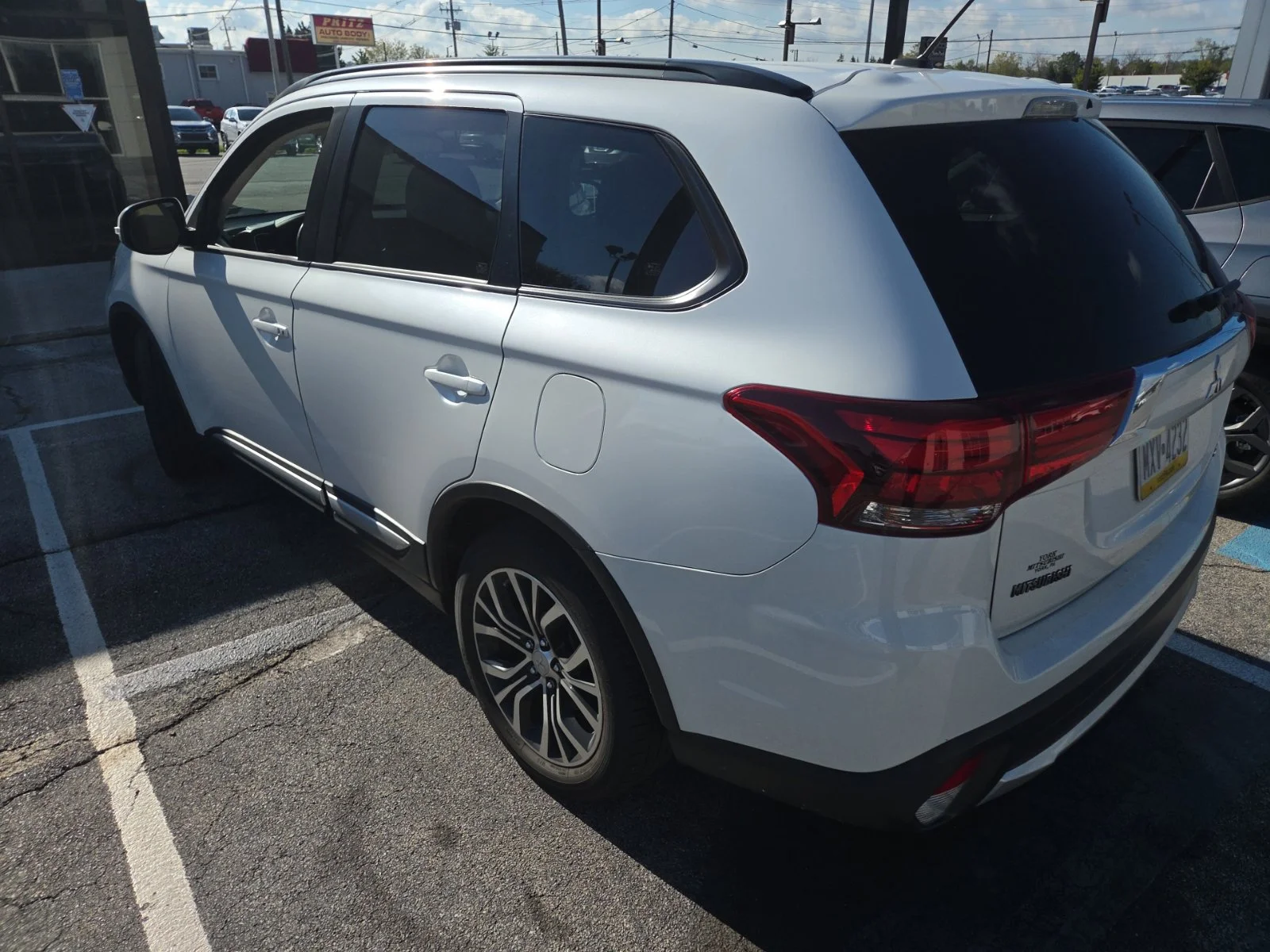 Used 2016 White Mitsubishi SEL image 4