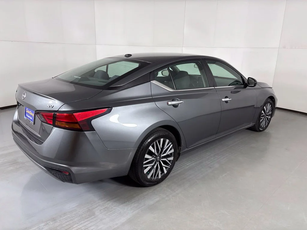 Used 2024 Gray Nissan 2.5 SV image 8