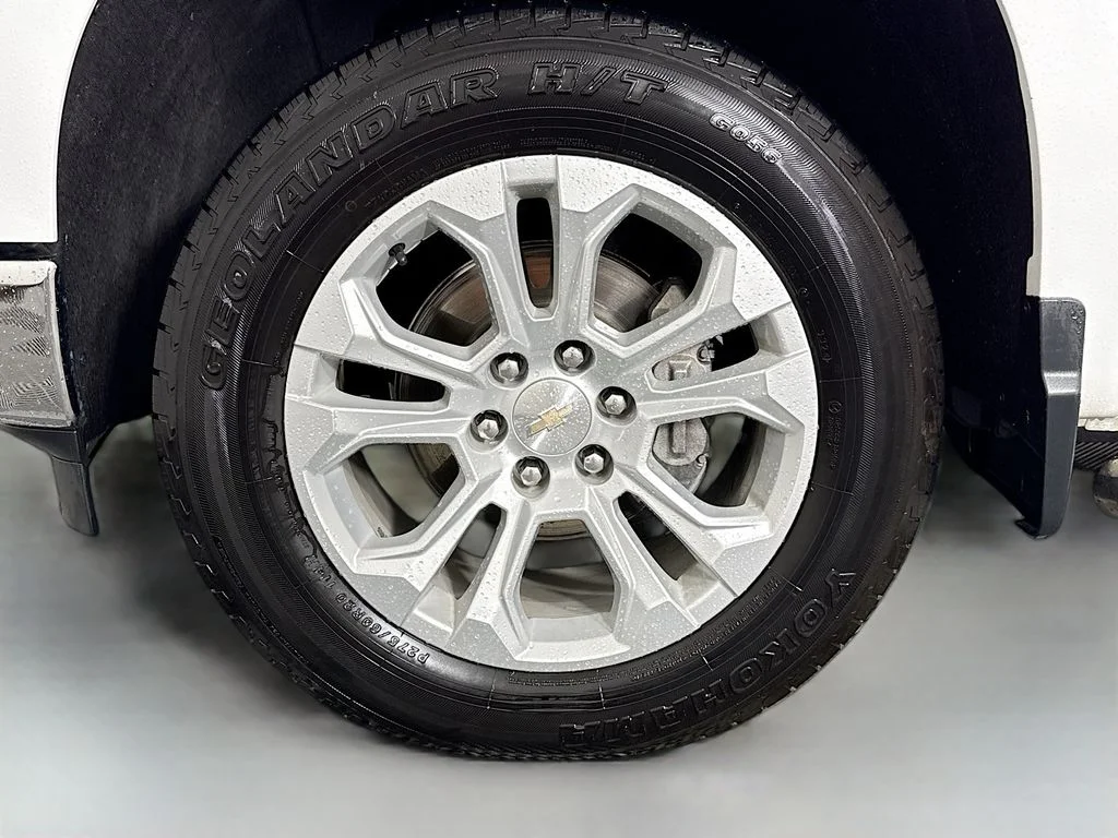 Used 2022 White Chevrolet LTZ image 31