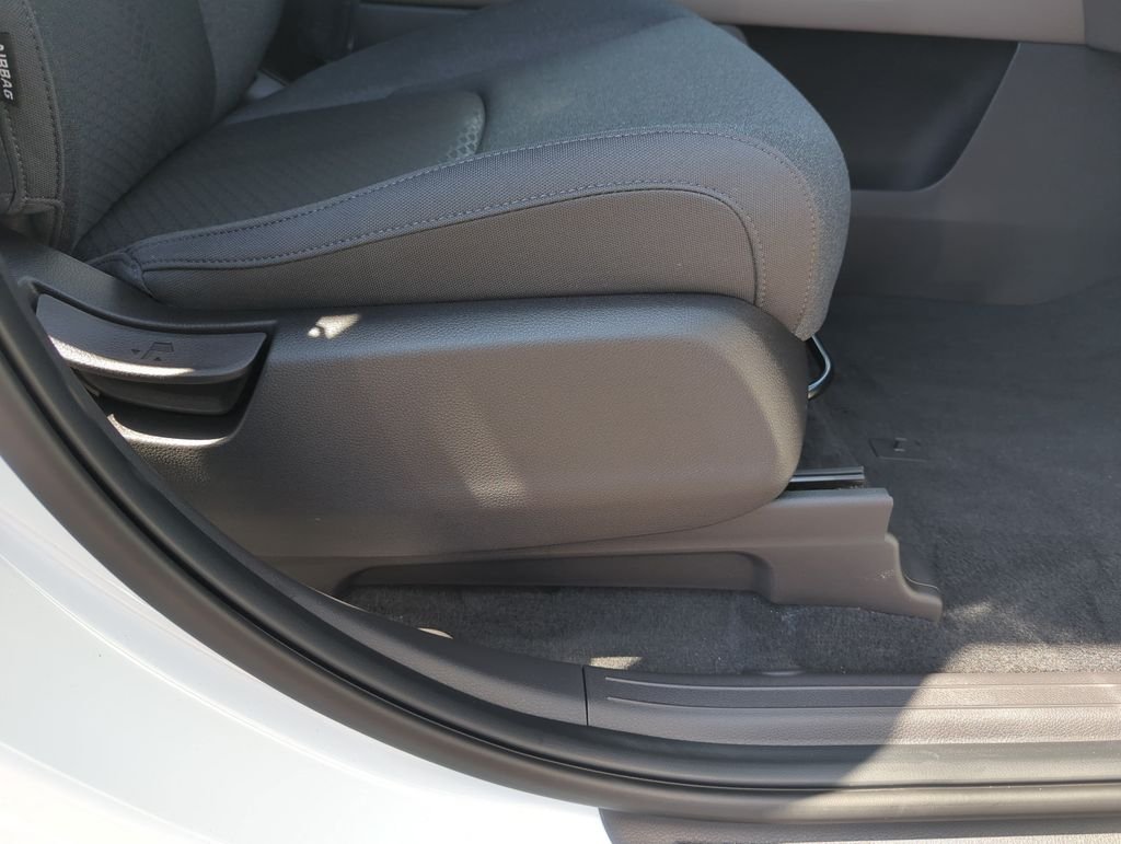 New 2027 Snow White Pearl Kia LX image 35