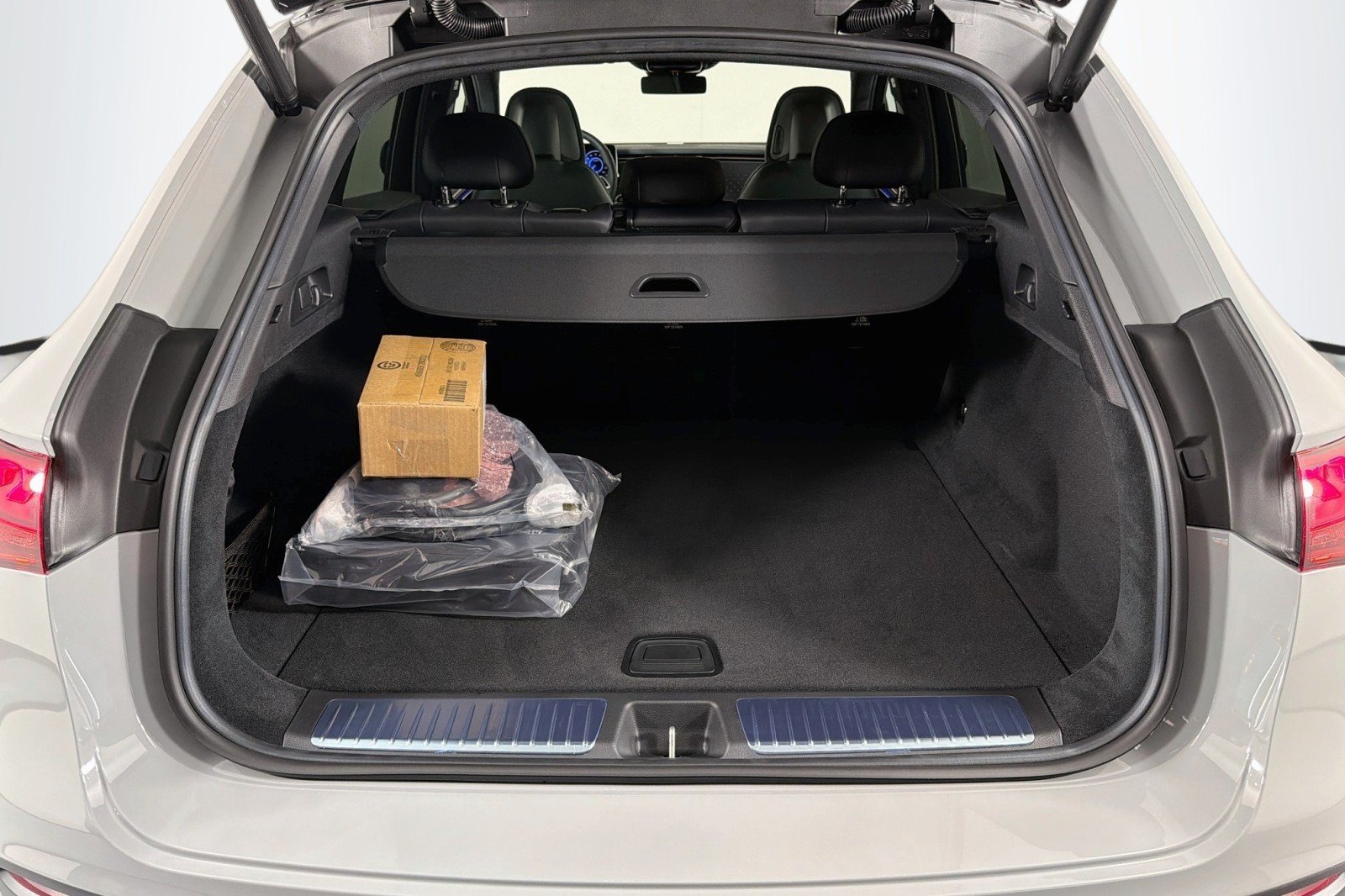 New 2027 MANUFAKTUR Alpine Grey Mercedes-Benz EQE 320+ SUV image 21