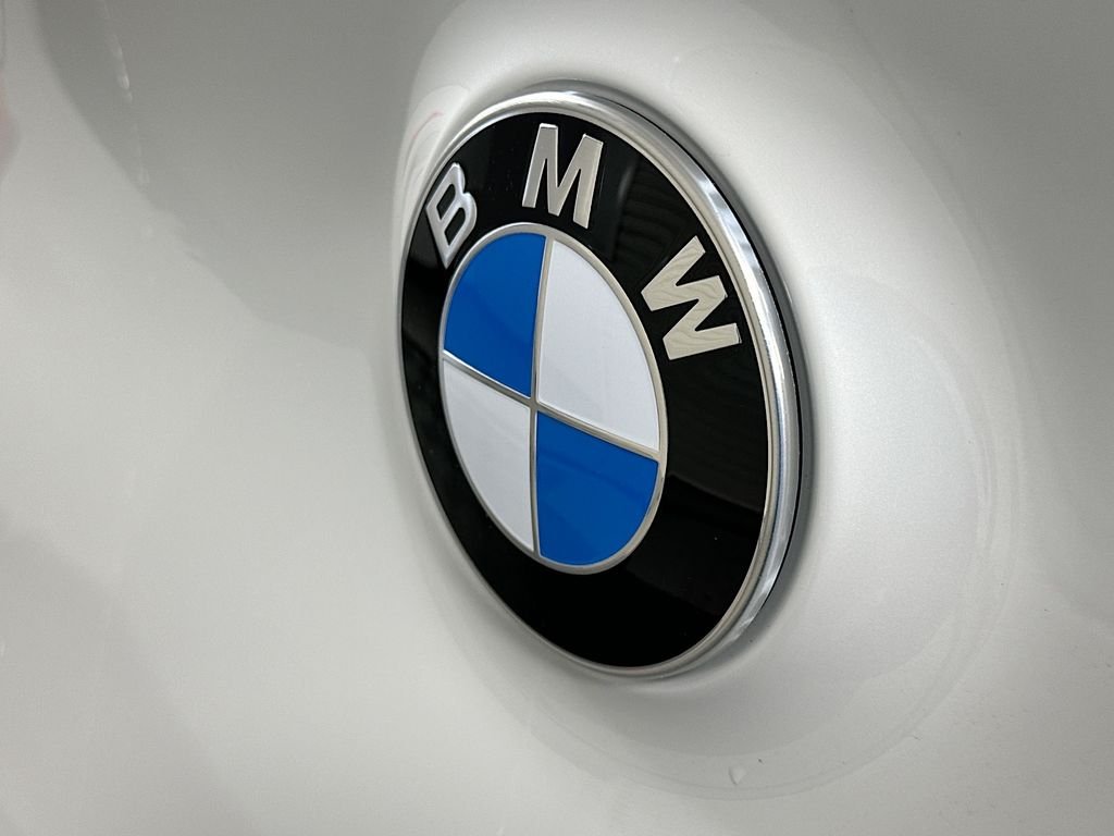 New 2026 Mineral White Metallic BMW 30 xDrive image 22