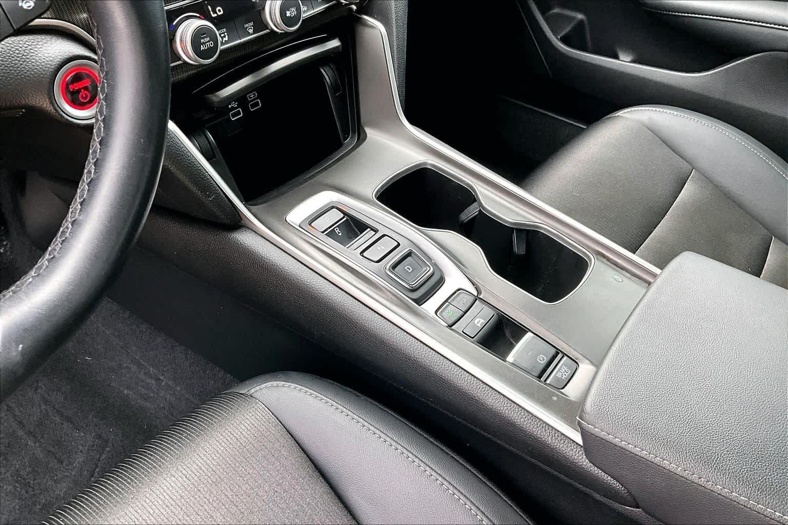 Used 2022 Platinum White Pearl Honda Sport image 15