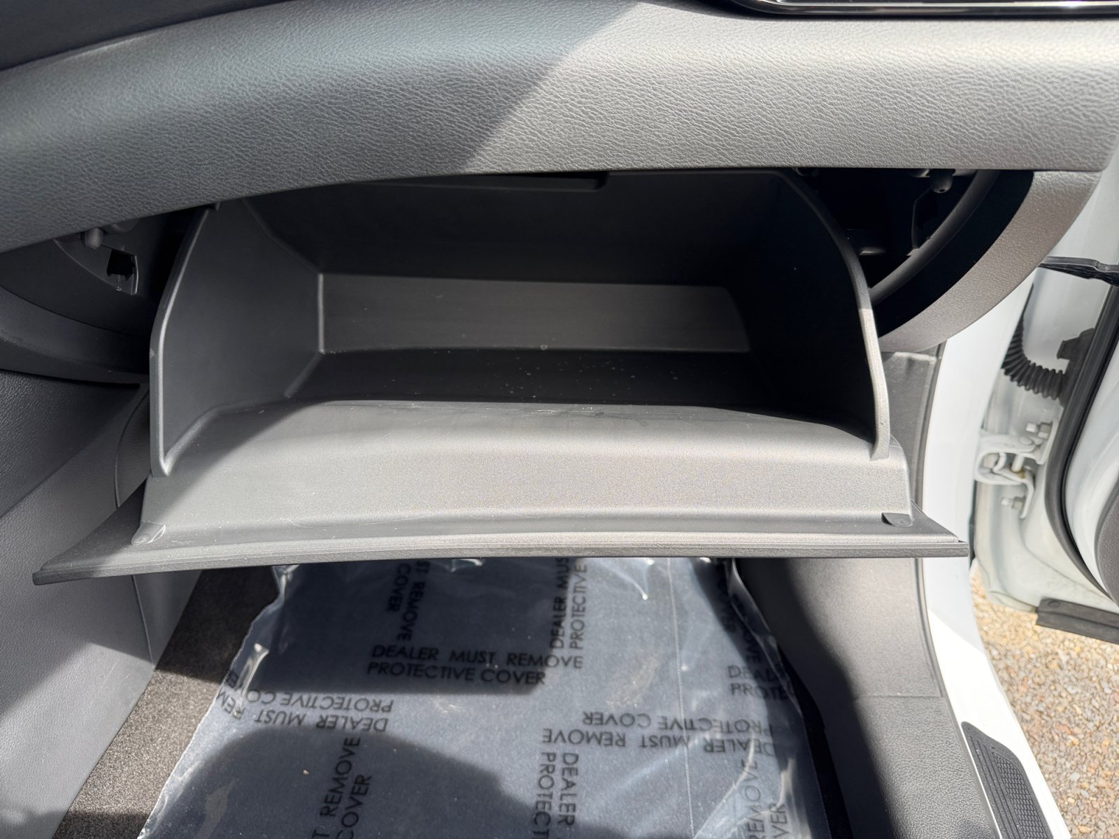 Used 2024 Aspen White Tricoat/Super Black Nissan SR image 28