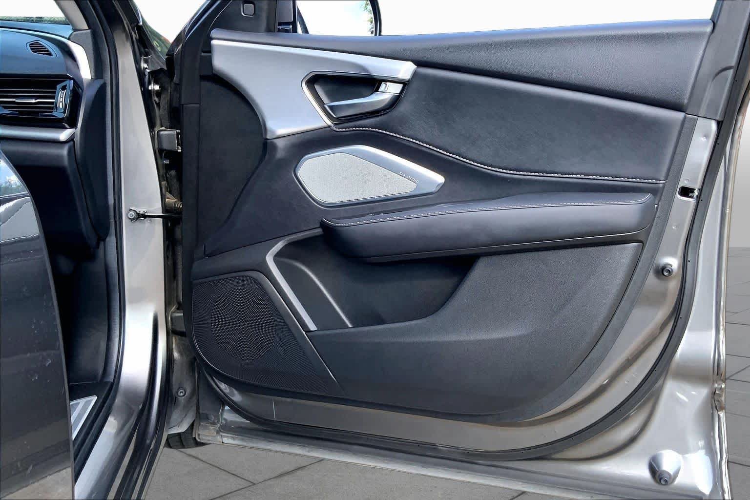 Used 2023 Liquid Carbon Metallic Acura w/Technology Package image 23