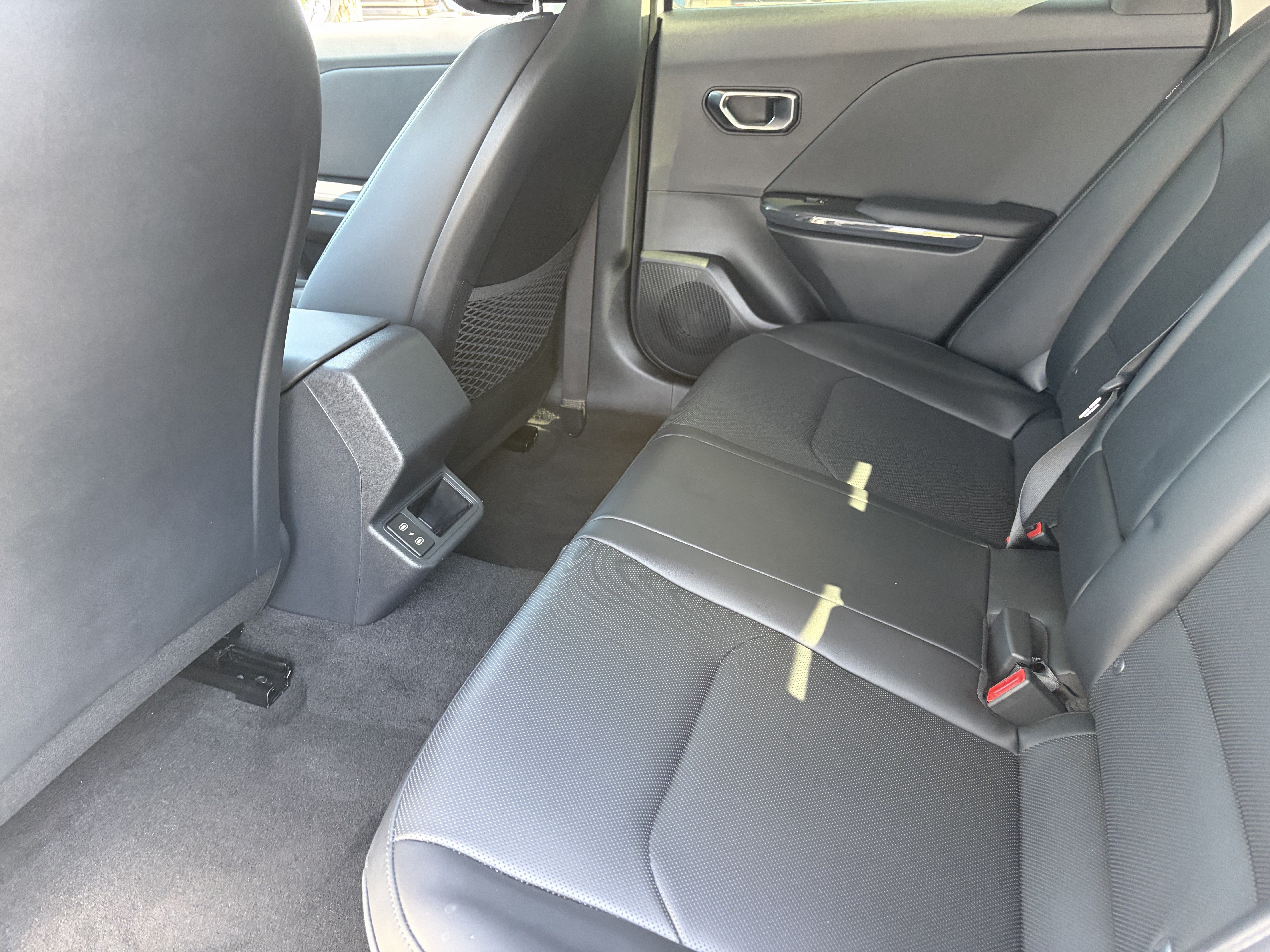 New 2026 Snow White Pearl Kia EX image 15