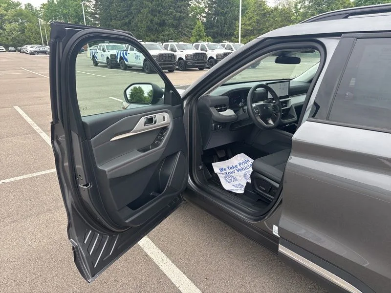 Used 2025 Gray Ford Active image 29