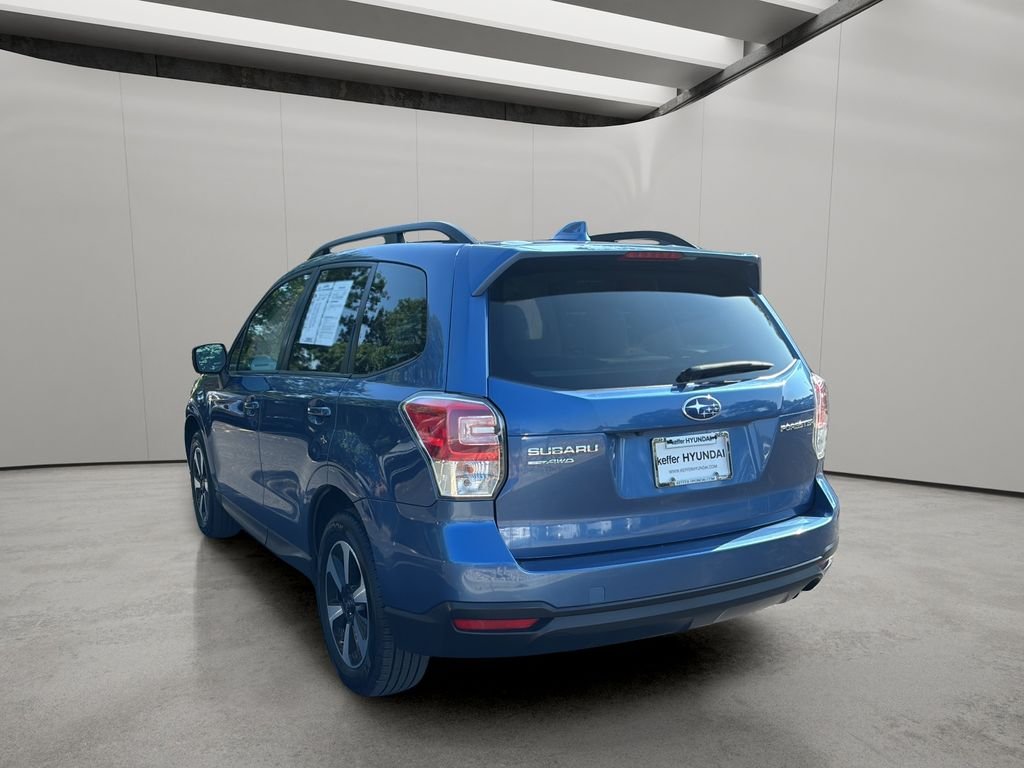 Used 2018 Quartz Blue Pearl Subaru 2.5i Premium image 3