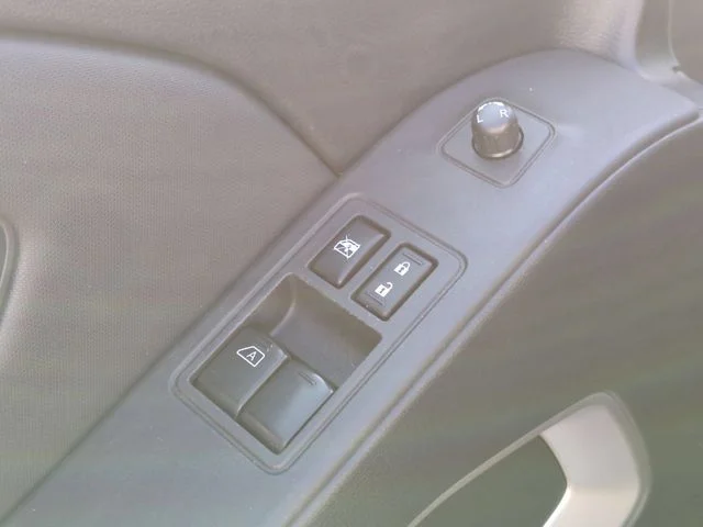 Used 2022 White Nissan SV image 13