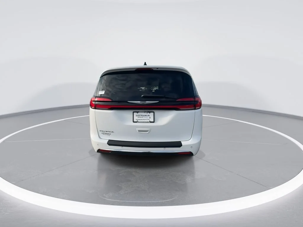 Used 2024 White Chrysler Touring L image 7