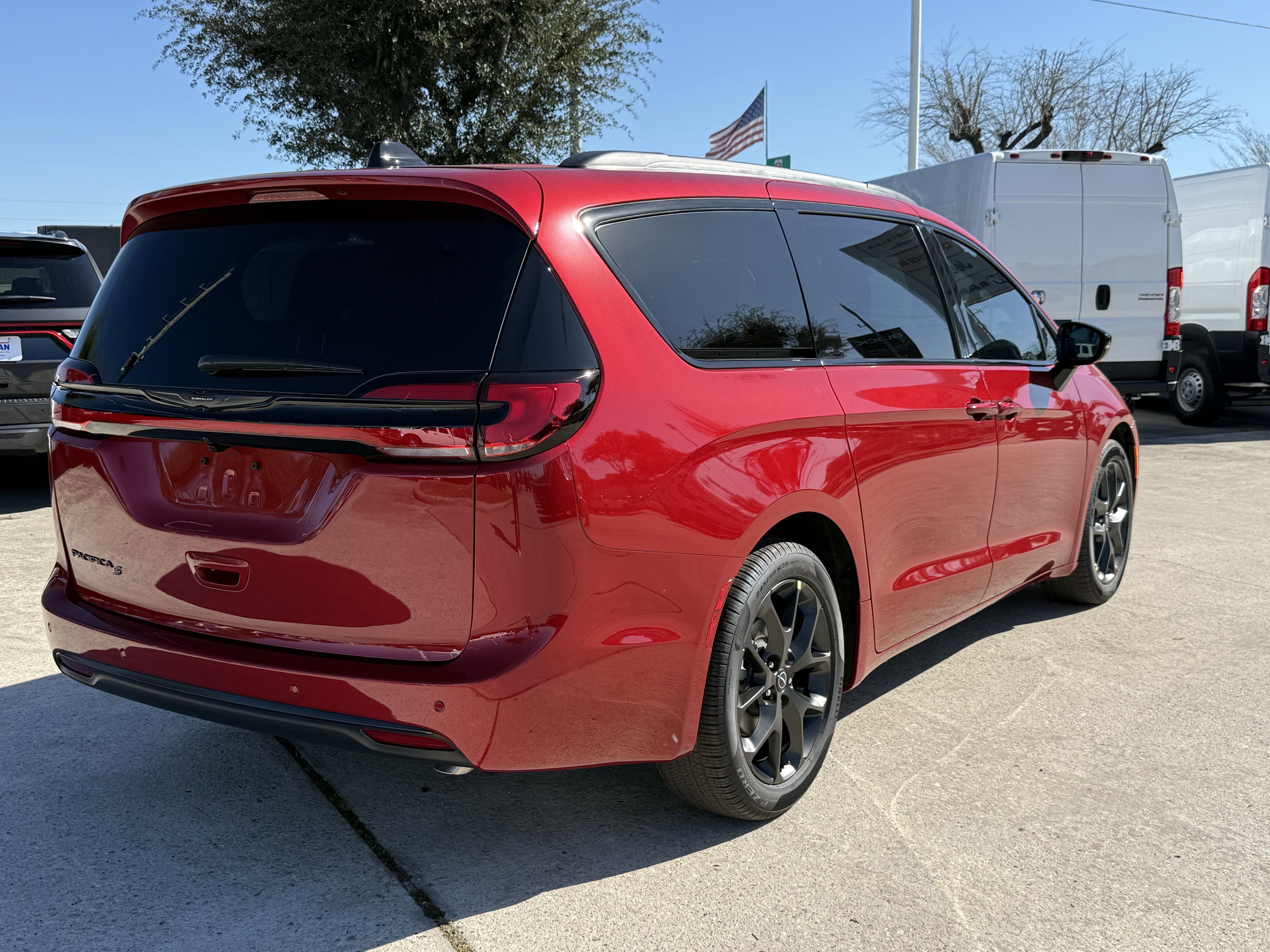 New 2026 Red Hot Pearl-Coat Exterior Paint Chrysler Select image 4