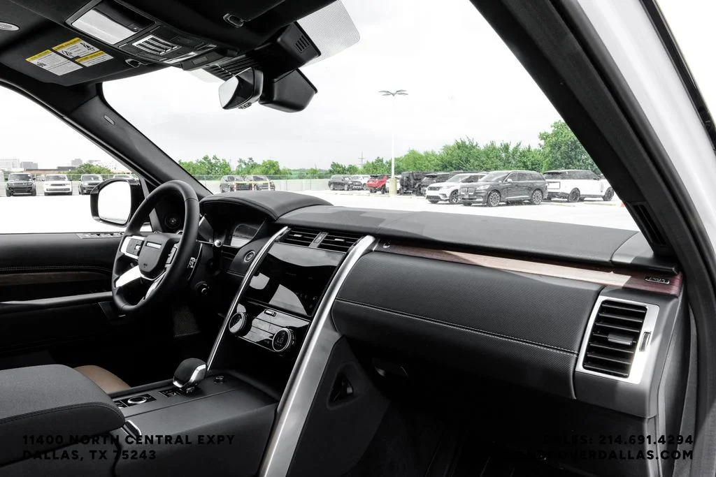New 2026 Fuji White Land Rover Dynamic SE image 16