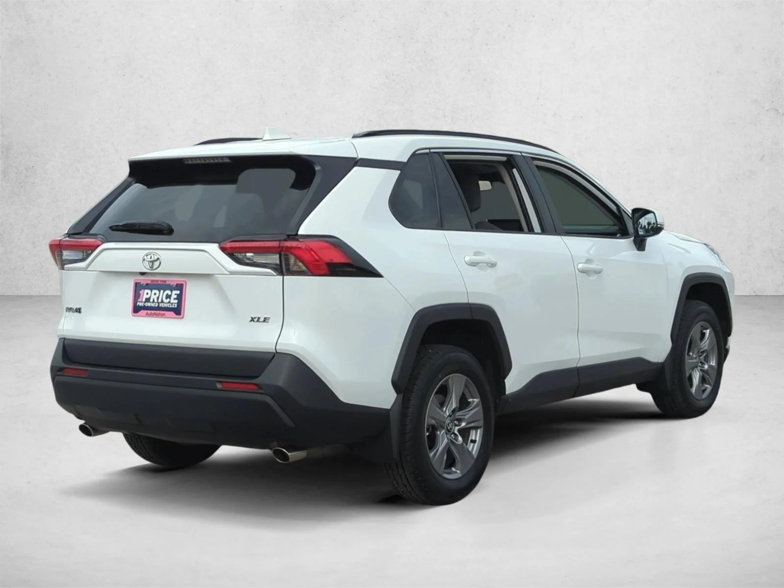 Used 2024 Ice Cap Toyota XLE image 5