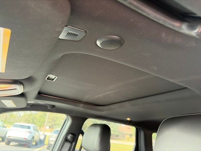 Used 2020 Granite Crystal Metallic Clearcoat Jeep Laredo image 11