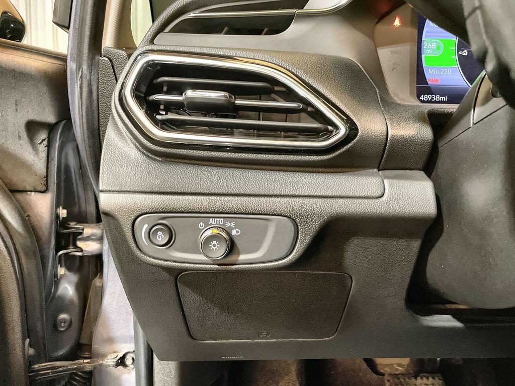 Used 2022 GRAY GHOST METALLIC Chevrolet 2LT image 17