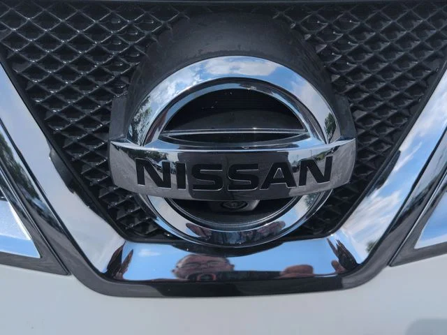 Used 2013 White Nissan SL image 34