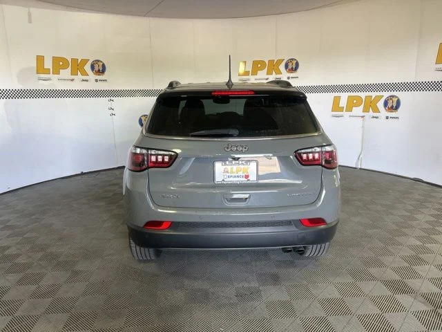 Used 2021 Sting-Gray Clearcoat Jeep Limited image 4