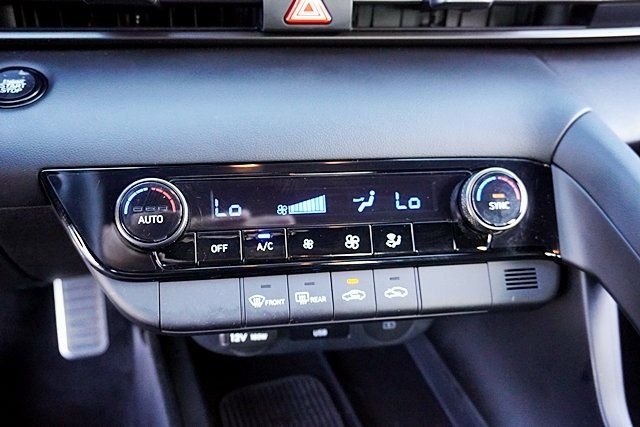 Used 2025 White Hyundai SEL Sport image 25