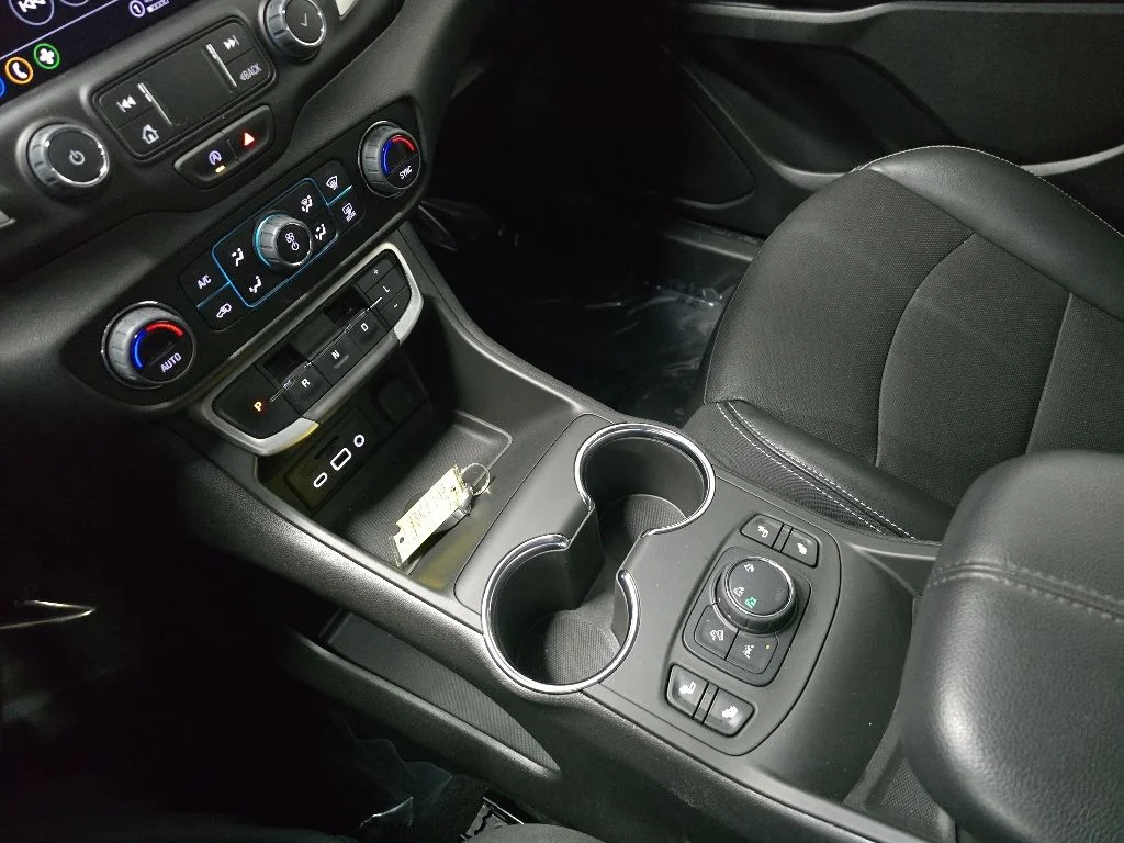 Used 2023 Blue GMC SLT image 26