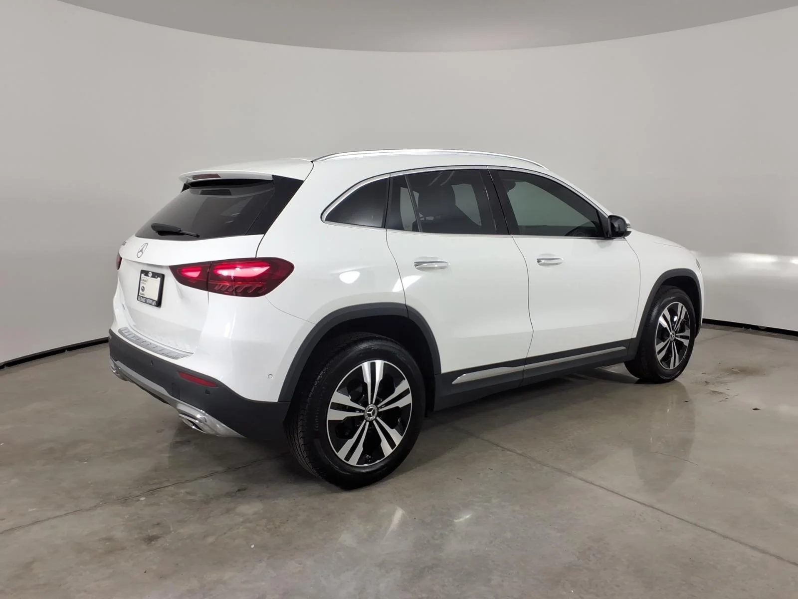 Used 2025 Polar White Mercedes-Benz GLA 250 image 2