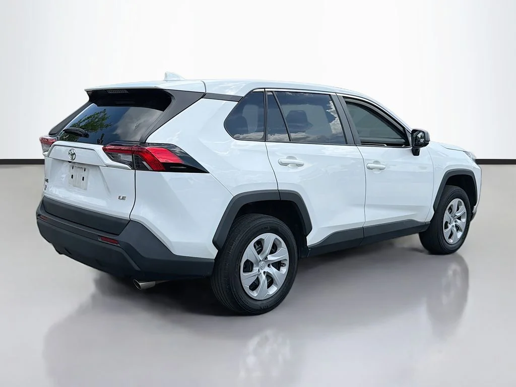 Used 2023 Ice Toyota LE image 5