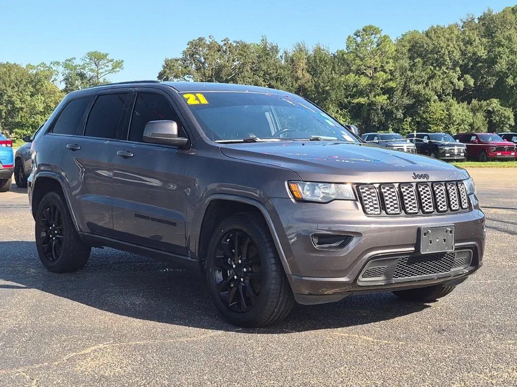 Used 2021 Gray Jeep Laredo X image 7