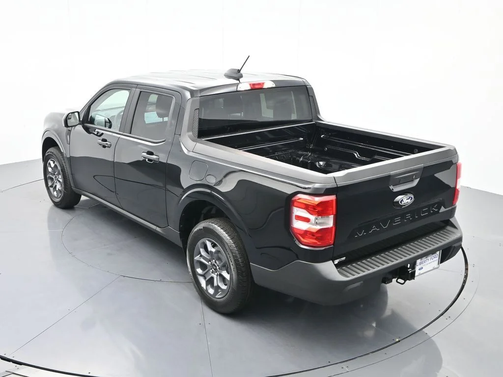 New 2025 Shadow Black Ford XLT image 28