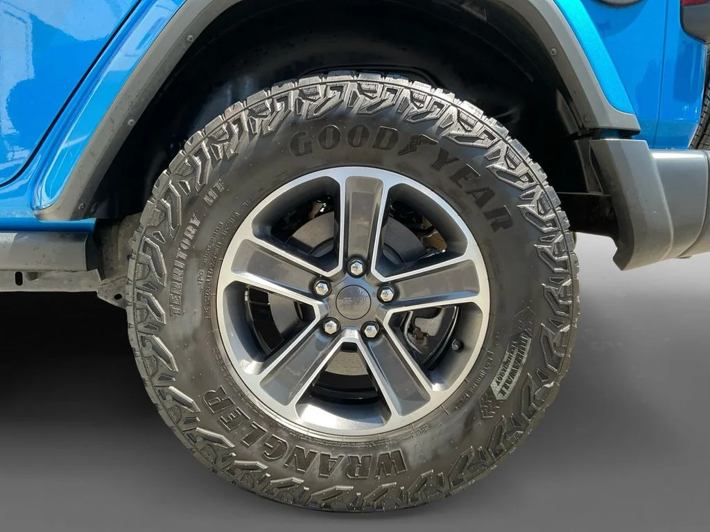 Used 2023 Blue Jeep Sahara image 8
