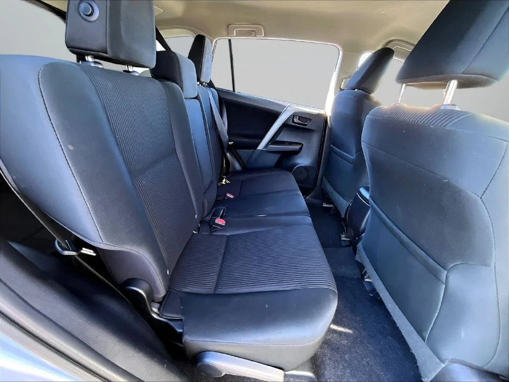 Used 2016 Silver Toyota LE image 26