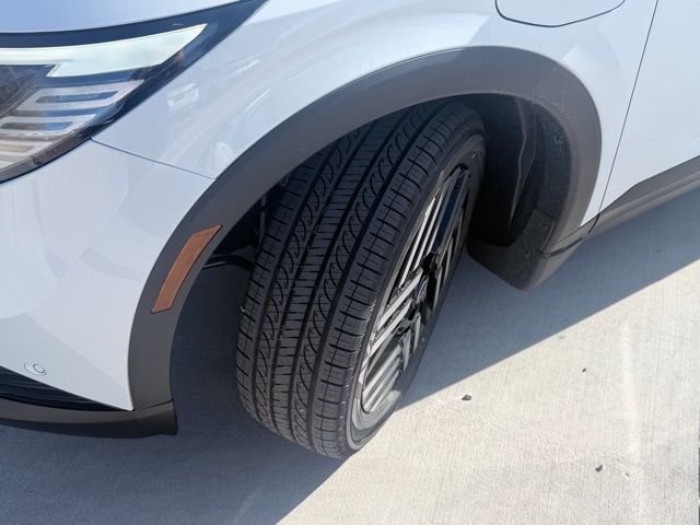 New 2026 Everest White Pearl TriCoat / Super Black Two-tone Nissan SV+ image 29