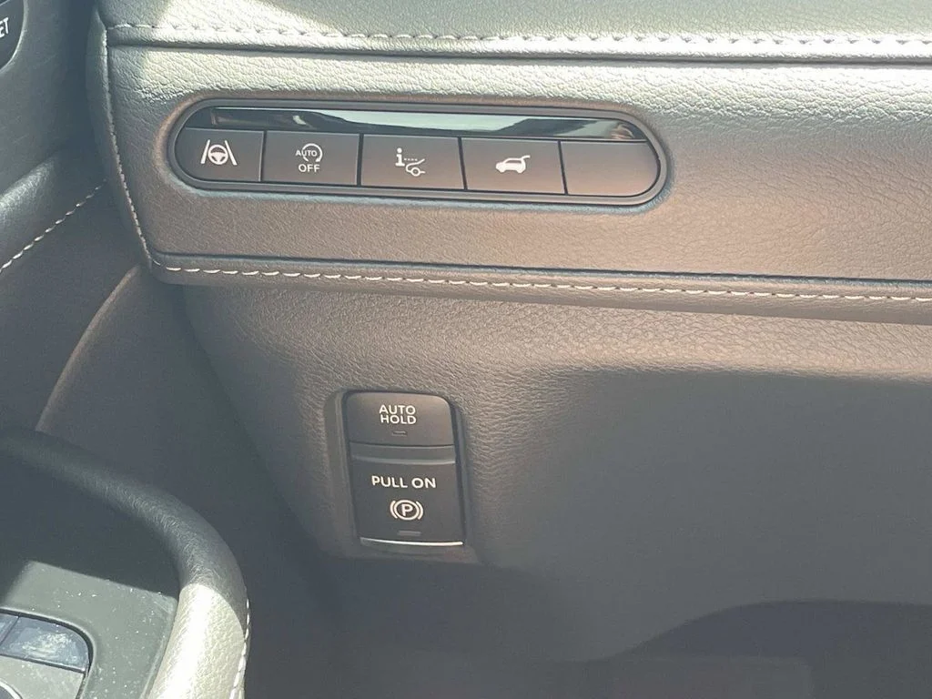 Used 2025 Black INFINITI SENSORY image 30
