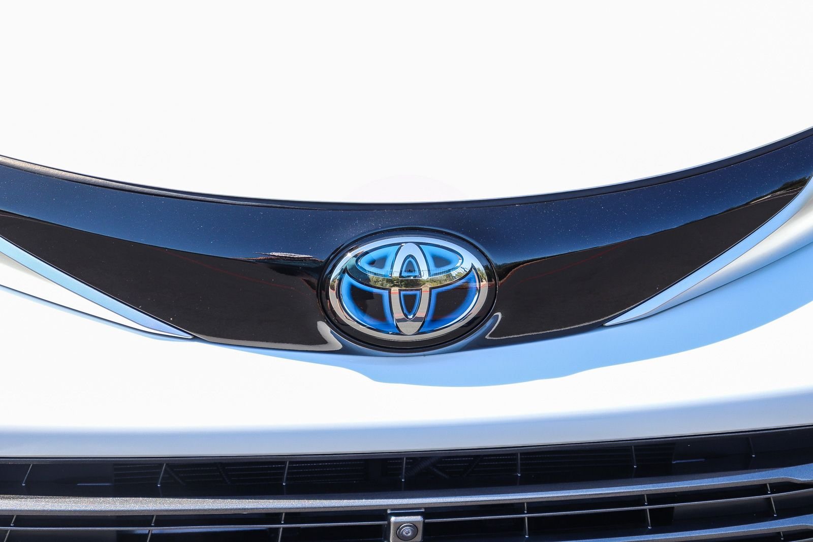 Certified Used 2024 Pearl Toyota Platinum image 13