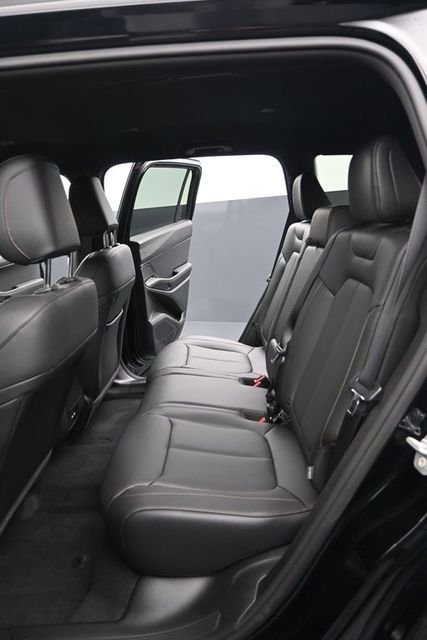 New 2026 Diamond Black Crystal Pearl-Coat Exterior Paint Jeep Limited image 8