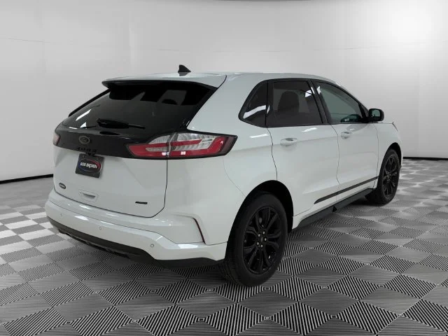 Certified Used 2022 White Ford SE image 5