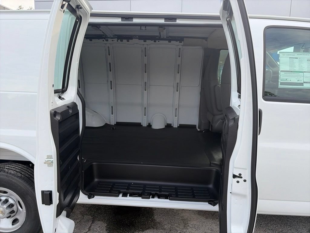 2026 Chevrolet Express Cargo Work Van - Photo 12
