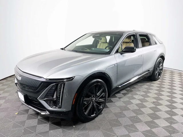 2025 Cadillac LYRIQ Sport 3