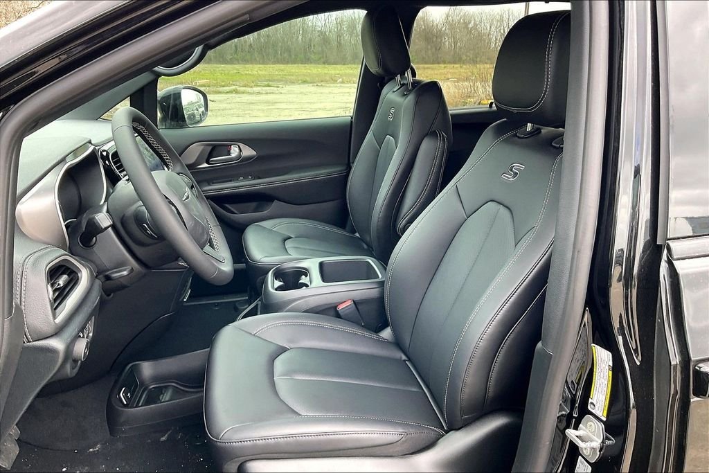 New 2026 Chrysler Pacifica Select 4D Passenger Van