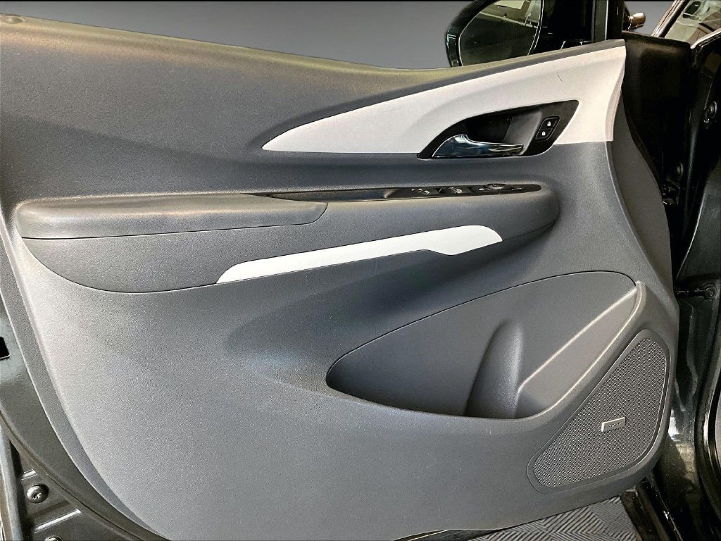 Used 2018 Gray Chevrolet Premier image 9