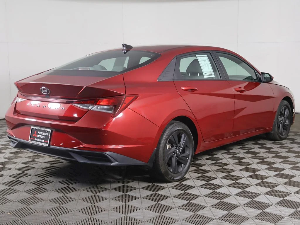 Used 2023 Red Hyundai SEL image 9