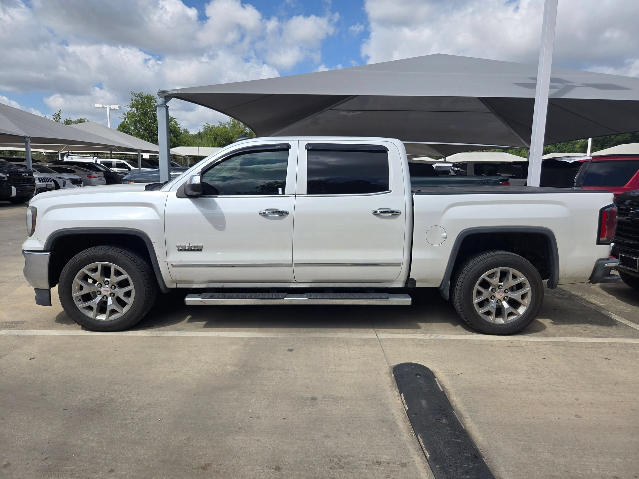 Used 2017 WHITE FROST TRICOAT GMC SLT image 4