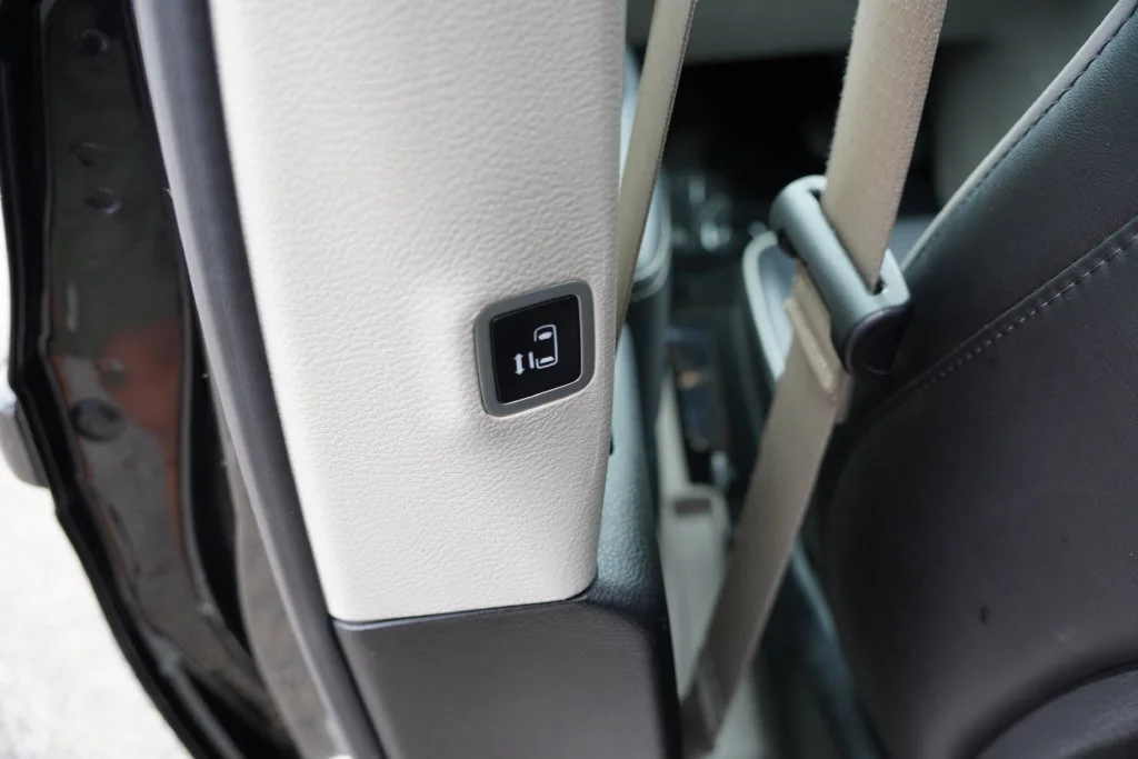 Used 2023 Brilliant Black Crystal Pearlcoat Chrysler Limited image 20