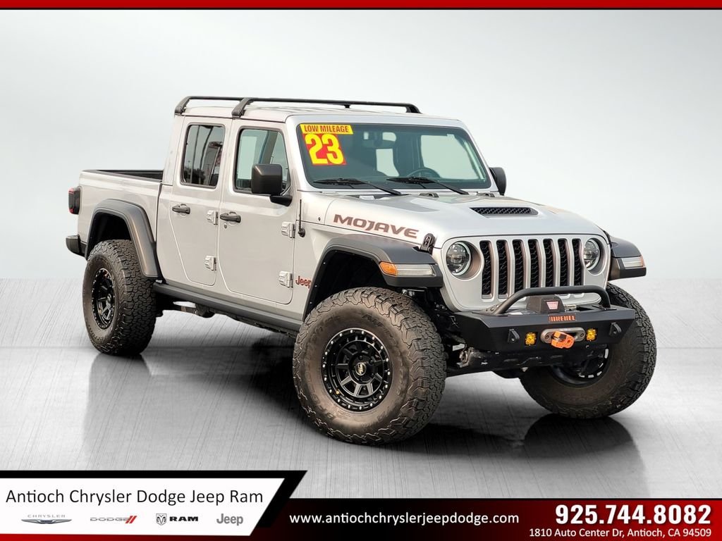 Used 2023 Silver Jeep Mojave image 1