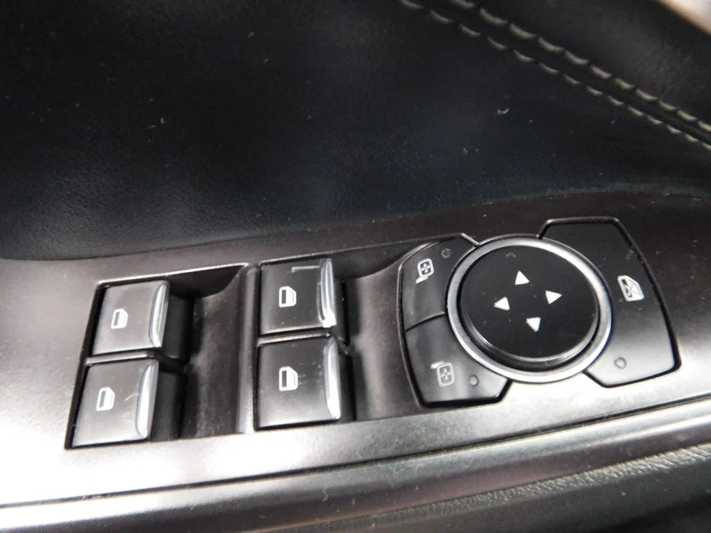 Used 2020 Agate Black Metallic Ford XLT image 13
