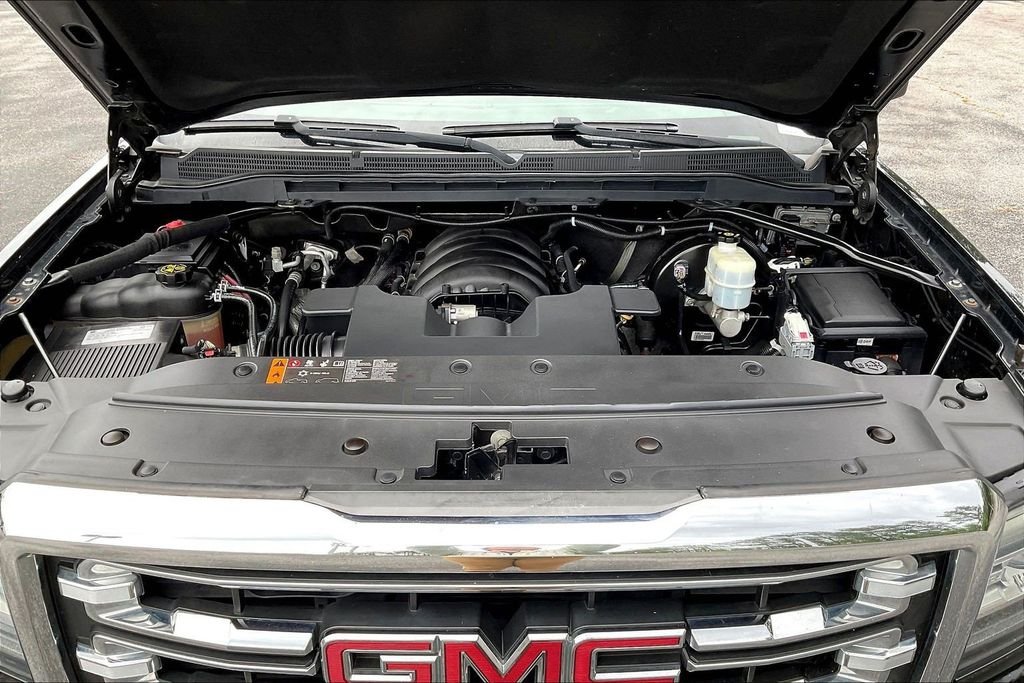 Used 2018 Black GMC SLT image 32