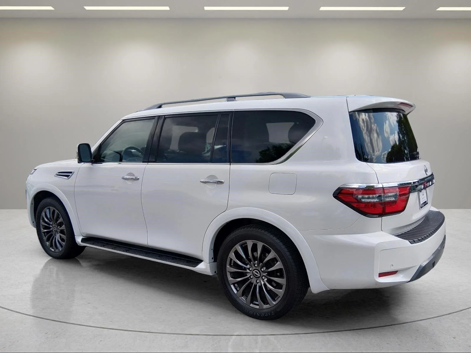 Used 2023 Aspen White Tricoat Nissan Platinum image 3