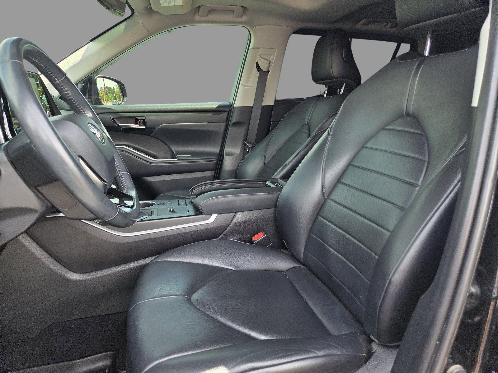 Used 2021 Midnight Black Metallic Toyota XLE image 16