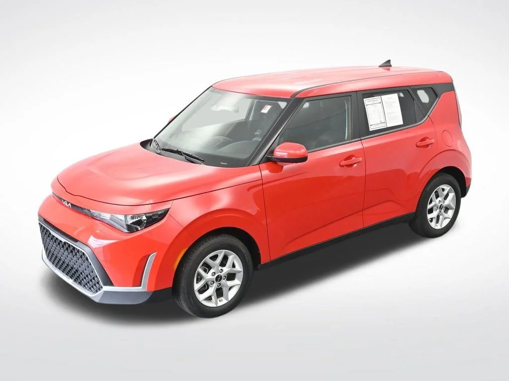 Used 2025 Red Kia LX image 22