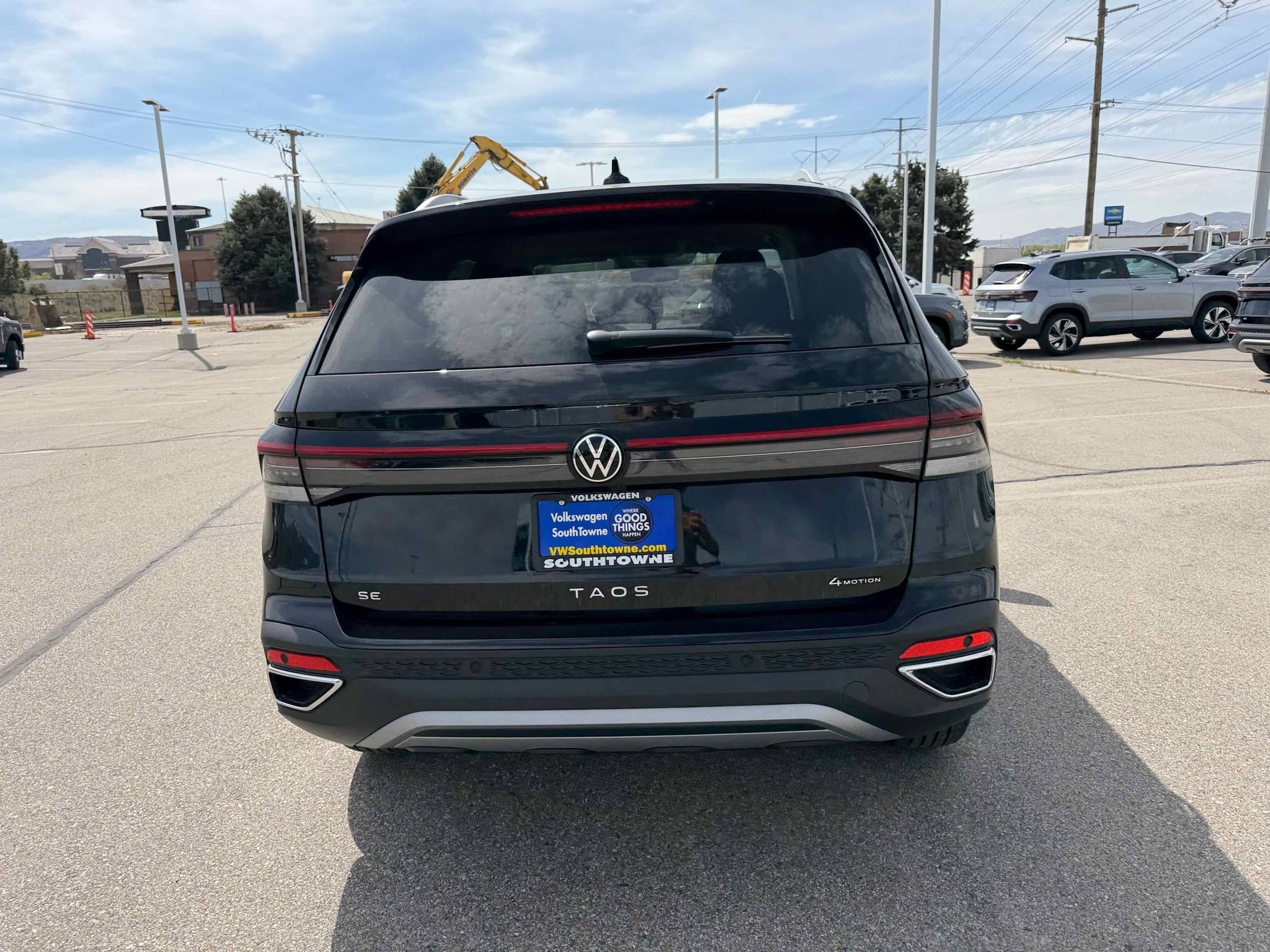 New 2026 Deep Black Volkswagen SE image 7