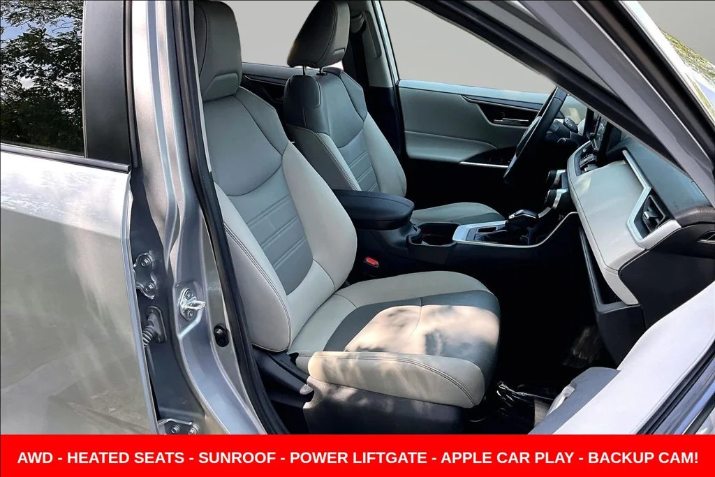 Used 2021 Silver Toyota XLE Premium image 35