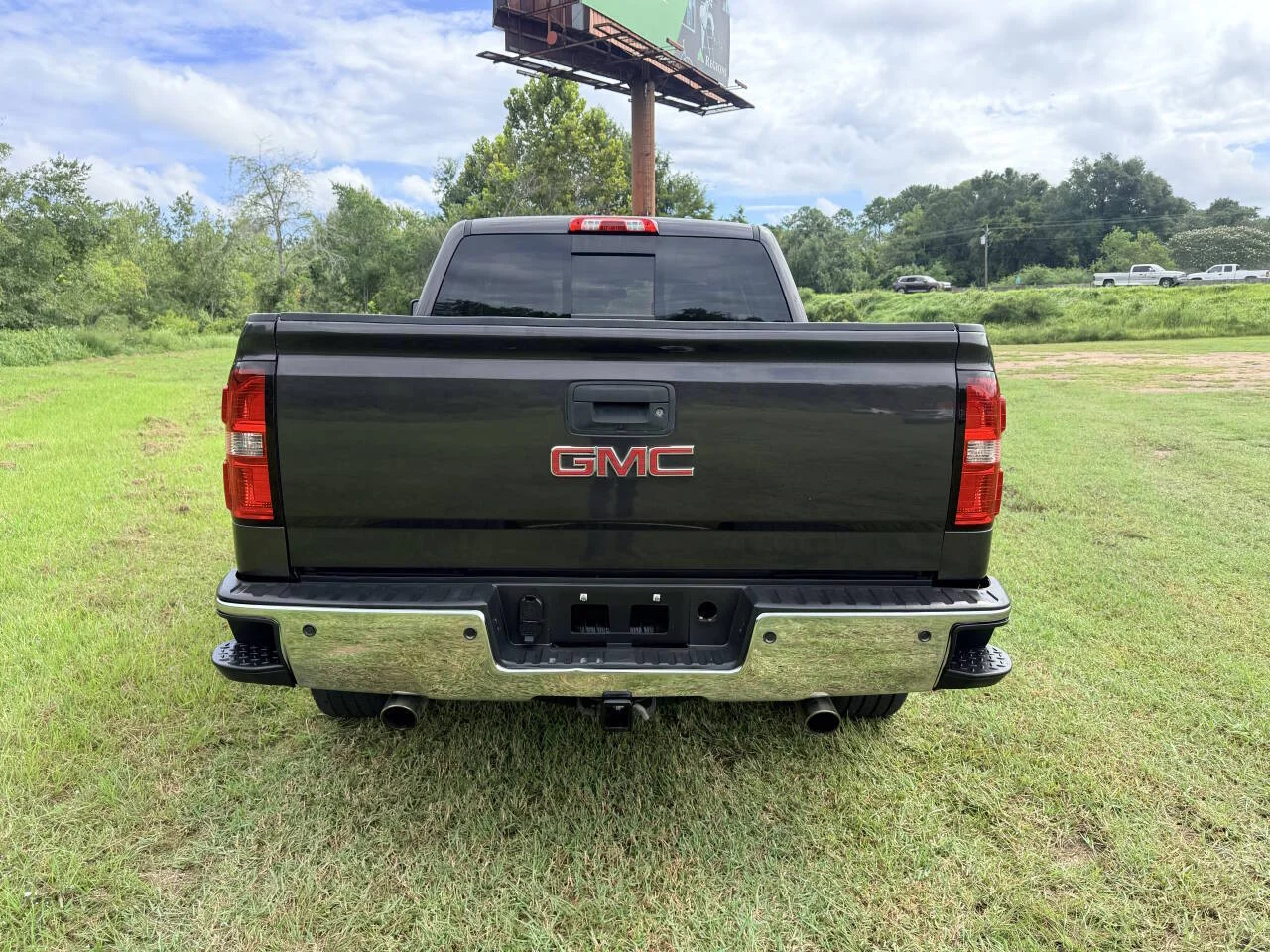 Used 2015 Gray GMC SLT 4x4 4dr Crew Cab 5.8 ft. SB image 4